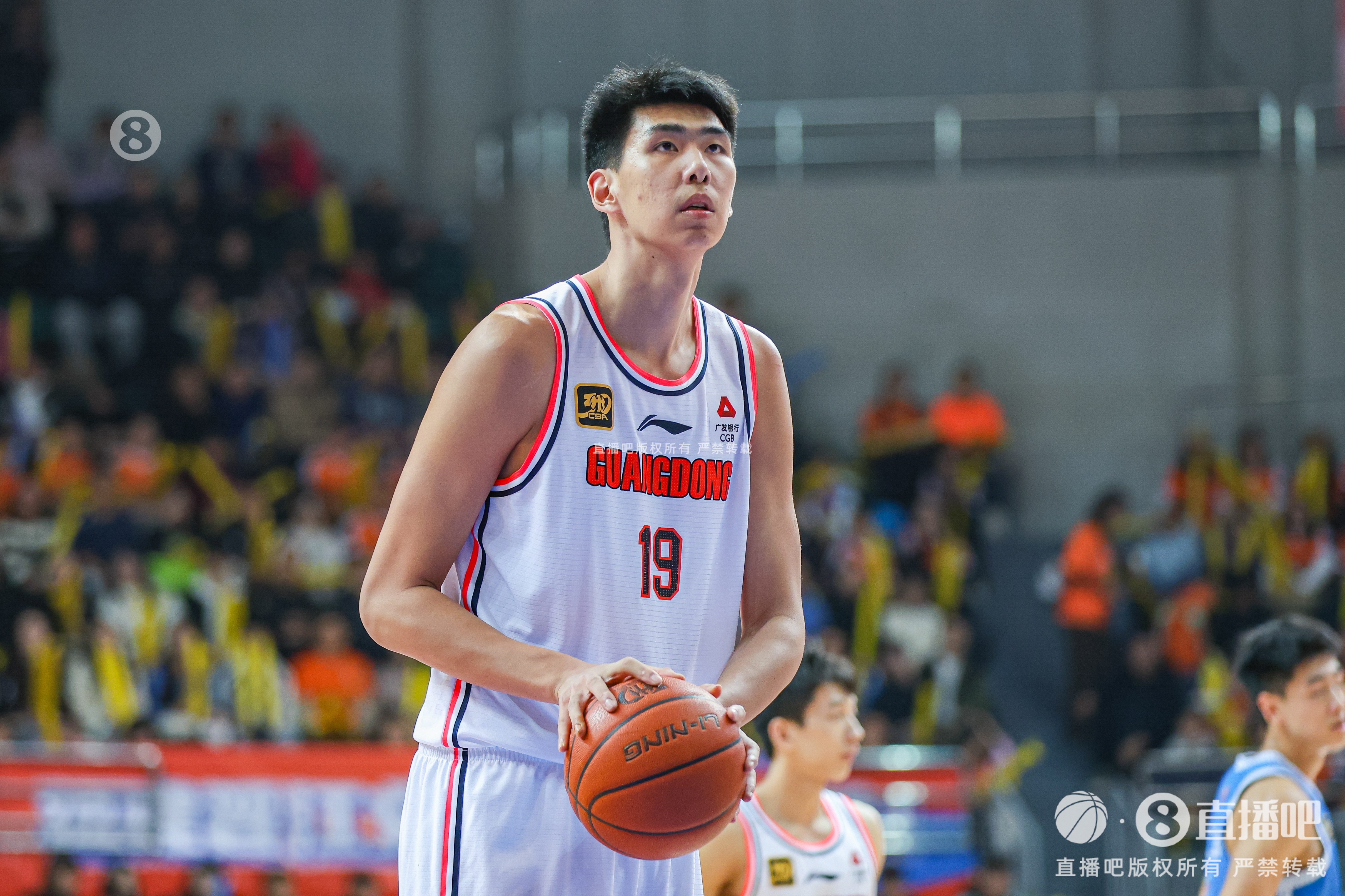 媒体人评徐昕：天赋出众需持续精进，未来有望成为中国男篮栋梁