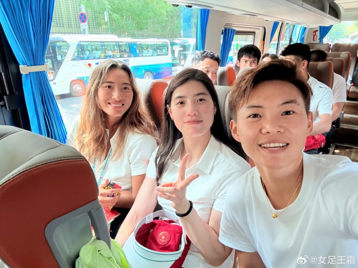 开云-王霜受邀参加阅兵仪式：很荣幸受邀作为足球界的代表 深受鼓舞