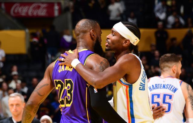 开云体育下载-詹皇累坏陷入低潮期！湖人NBA杯出局更添新危机