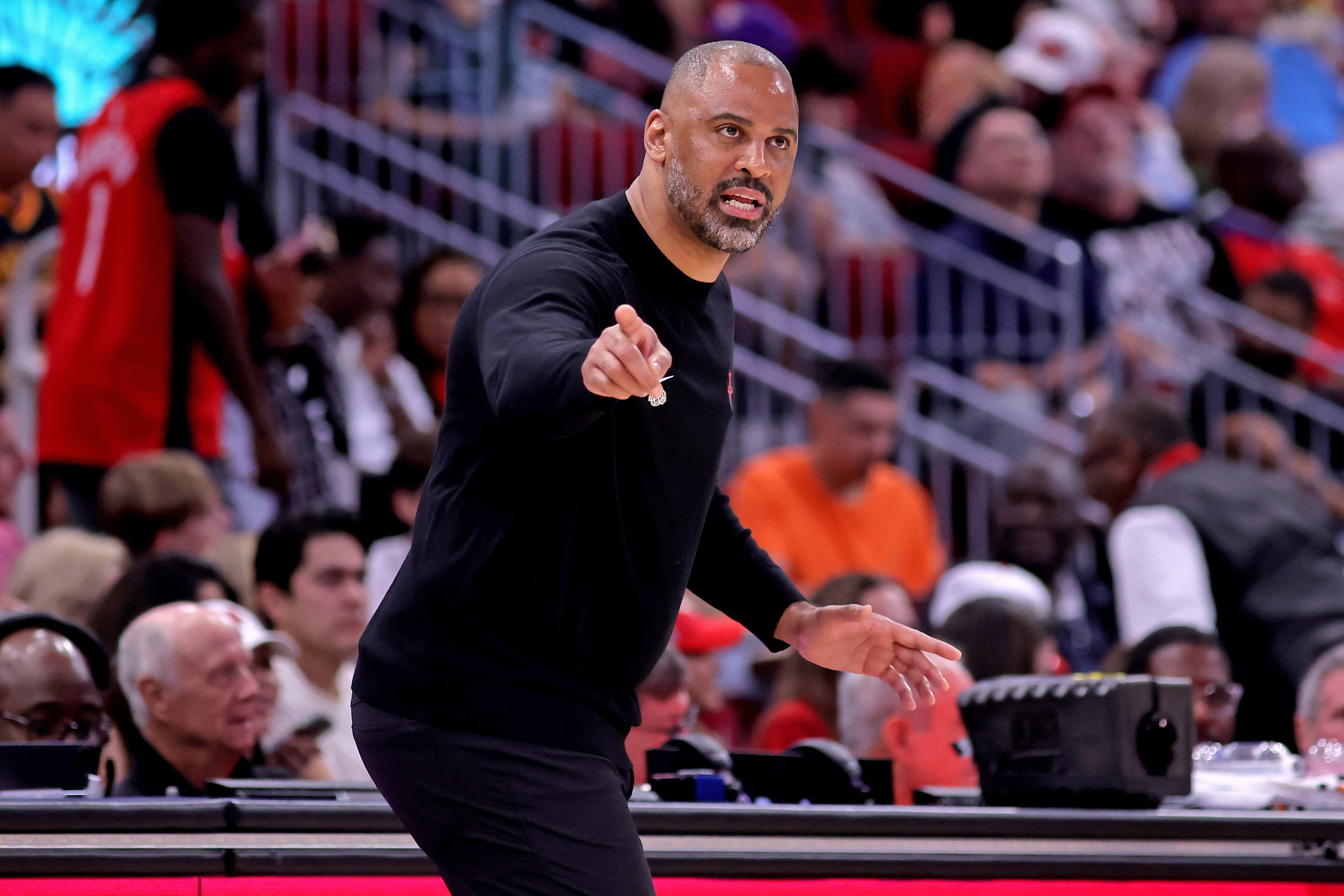 乌度卡透露新赛季首发待定，小贾巴里夏季训练成效显著